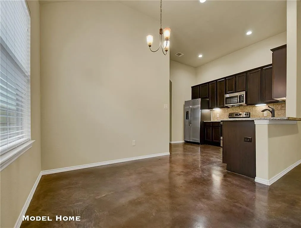 3 bed, 1372 sqft, $1,650 — Photo 3