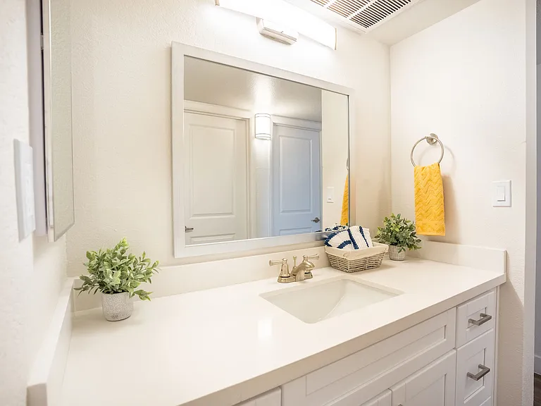 Riverside Apartments — Photo 15