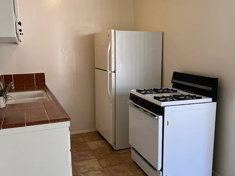 812 S Falcon St #B — Photo 3