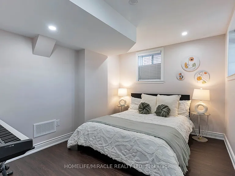 2343 Falling Green Dr — Photo 32