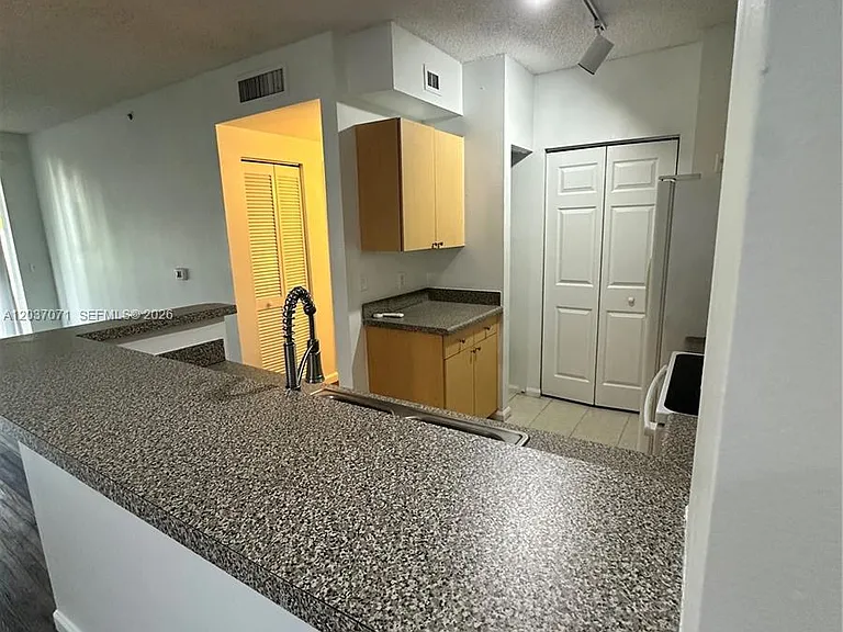 8050 N Nob Hill Rd #102 — Photo 3