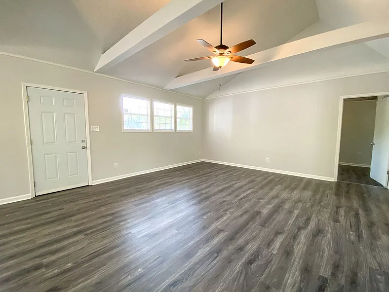 4152 Rhodes Ave — Photo 5