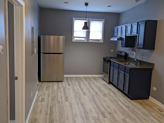 3rd image of 149 S 14th Ave APT 1R