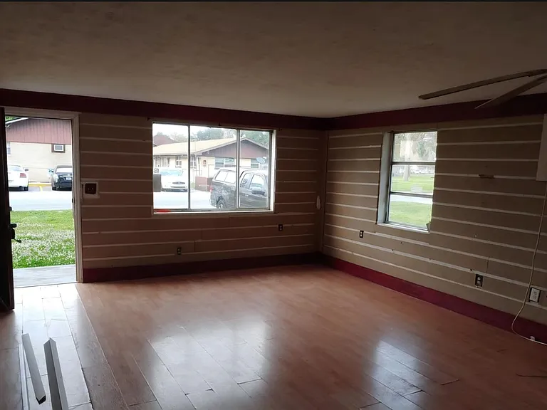 5696 Atlee Ave — Photo 2