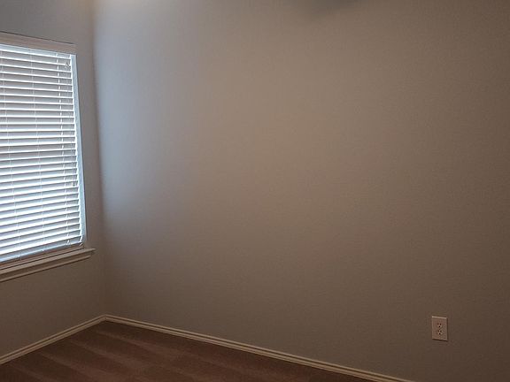 4th image of 10577 Midway Dr