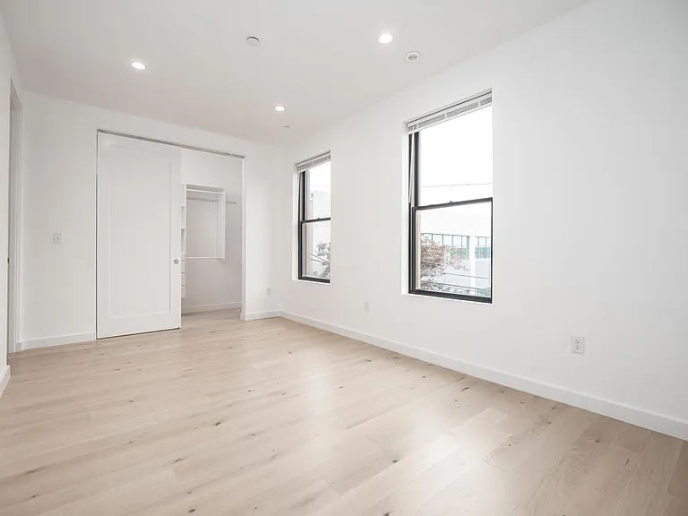 340 W 2nd St #9 — Photo 20