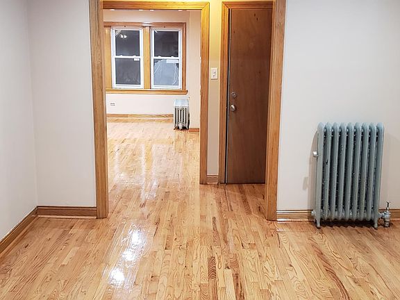 2nd image of 404 N Leclaire Ave APT 2