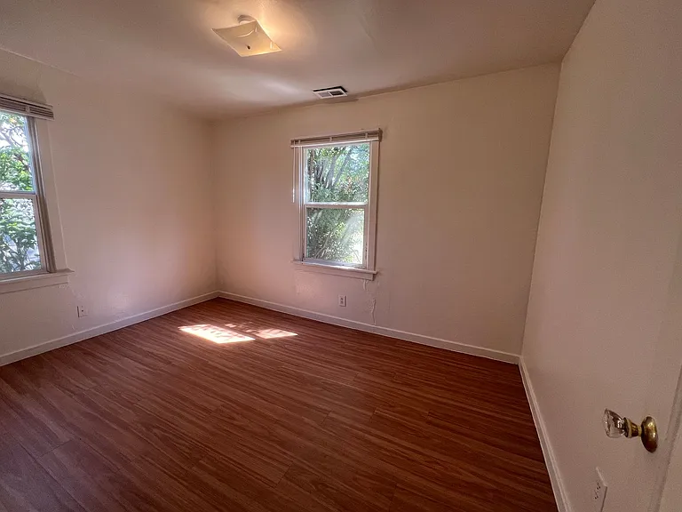 717 SW 4th St — Photo 10