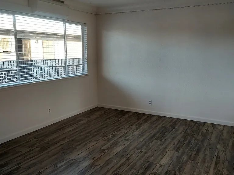 500 King Ave #25 — Photo 2