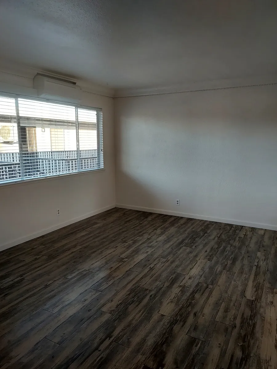 Building Photo - 500 King Ave #25