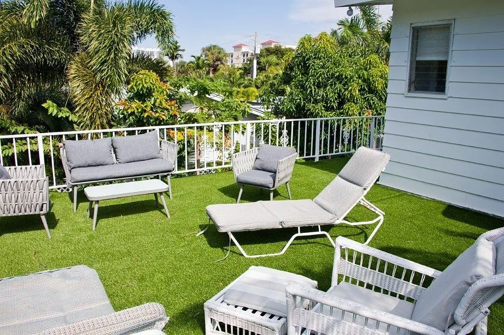 3 bed, 3.0 bath, 1760 sqft, $5,000 — Photo 3
