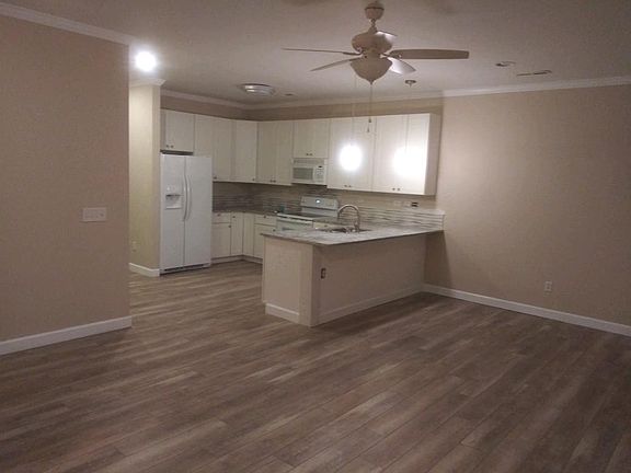 Counter Bar seating and dining area