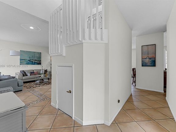 4th image of 627 Willow Bend Rd