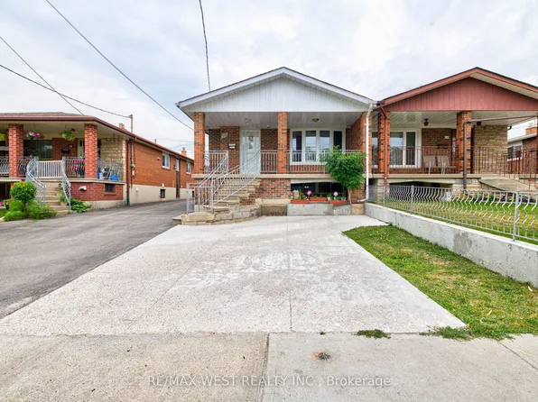 16 Hasbrooke Dr #Lvl, Toronto, ON M9L 1A1