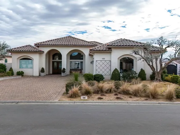 8295 Lake Shore Dr, Chowchilla, CA 93610