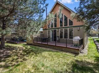 8811 Cliff Swallow Dr, Redmond, OR 97756
