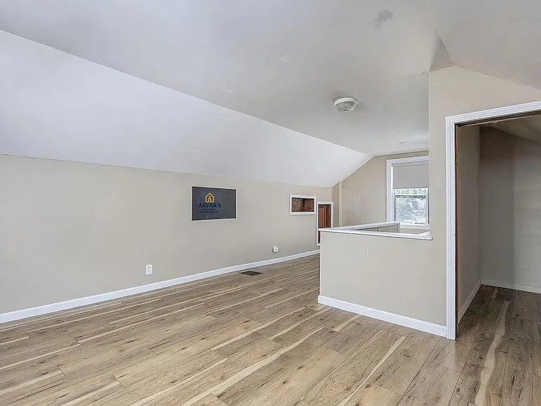 8249 Robson St — Photo 14