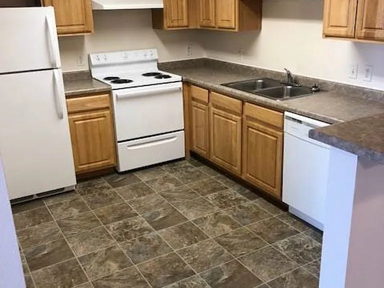 Pheasant Run Apartments — Photo 21