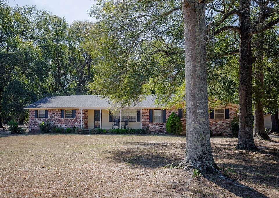 1st image of 302 Acacia Ln