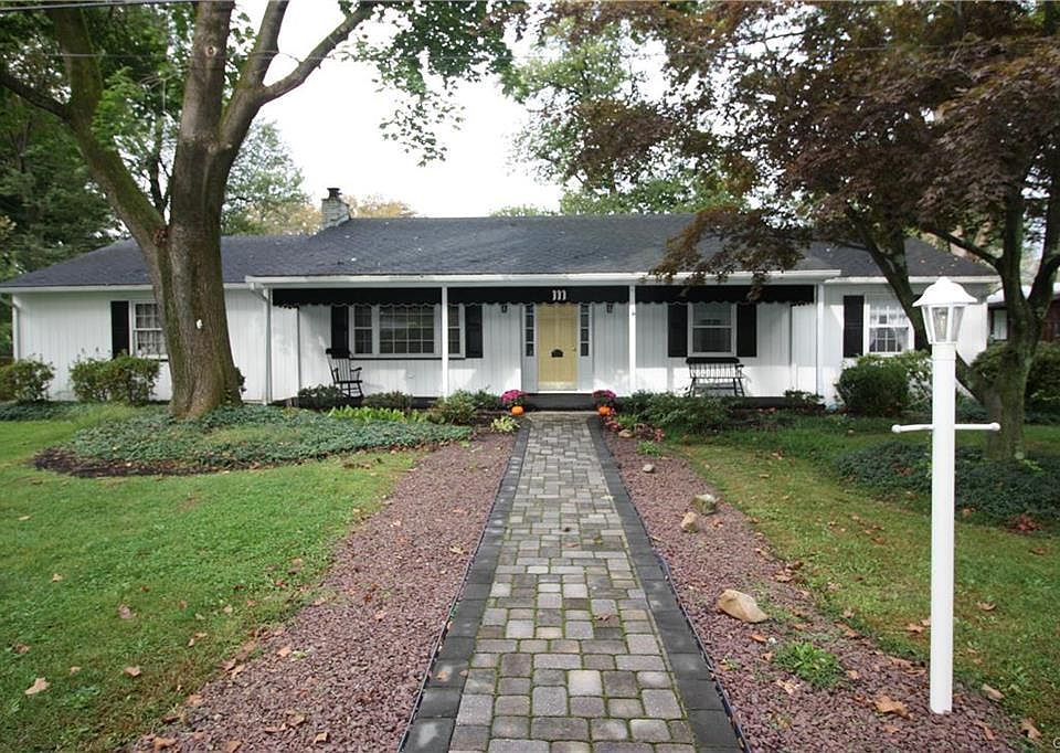 1st image of 365 Crescent Dr