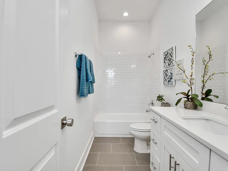 9029 Laverne Oak Ln — Photo 10
