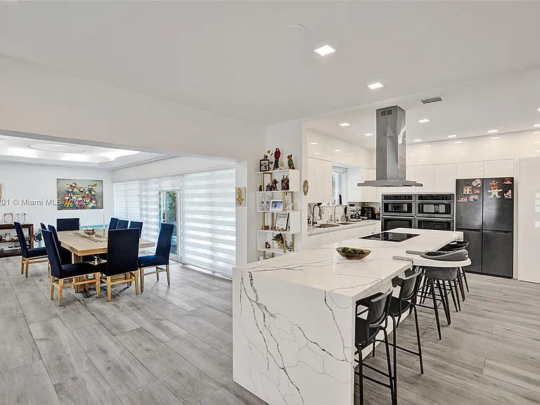 3784 Sheridan Ave — Photo 40
