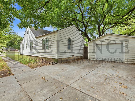 4th image of 703 S Grove Dr
