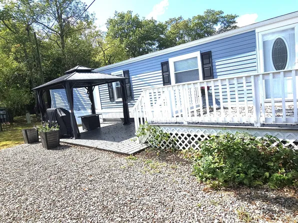 19 Mobile Lane, Toms River, NJ 08755