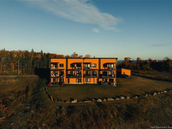 112 De La Falaise St #203, Edmundston, NB E3V 0C4