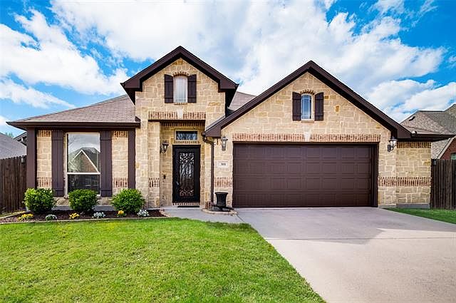 1st image of 301 Burnett Dr