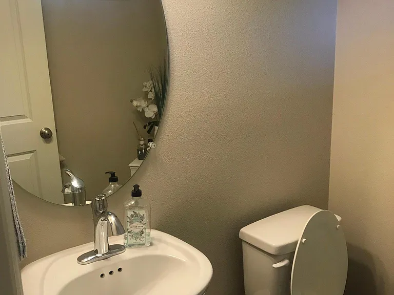 Powder room. Half bath
