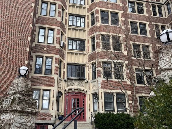 993 Memorial Dr APT 401