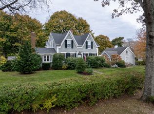 25 Beacon St, Mattapoisett, MA 02739