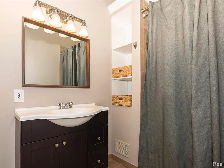 118 S Laurel St — Photo 13