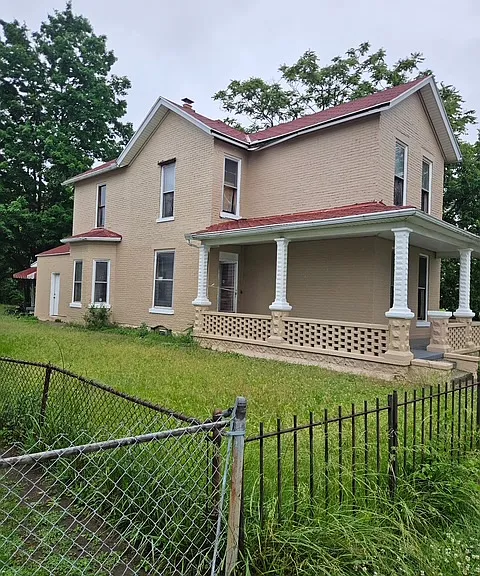 423 S Broadway St — Photo 3