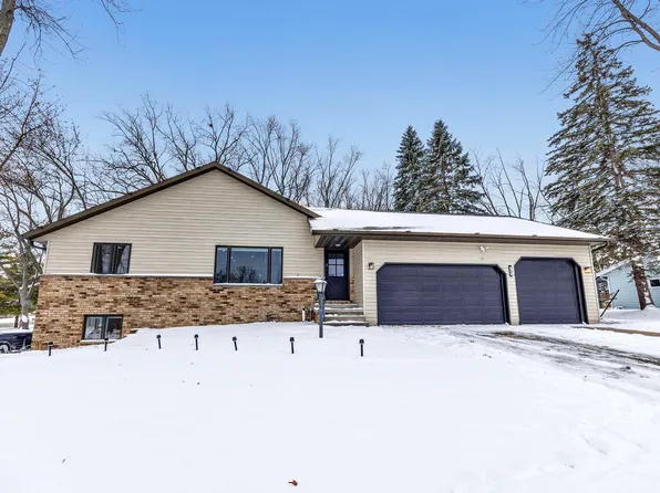 1091 Circle Dr, Green Bay, WI 54313