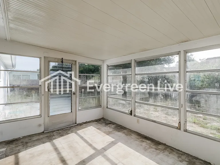 1146 Classic Dr — Photo 8