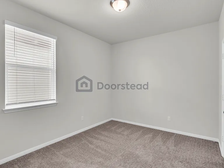 121 Naset Dr — Photo 17