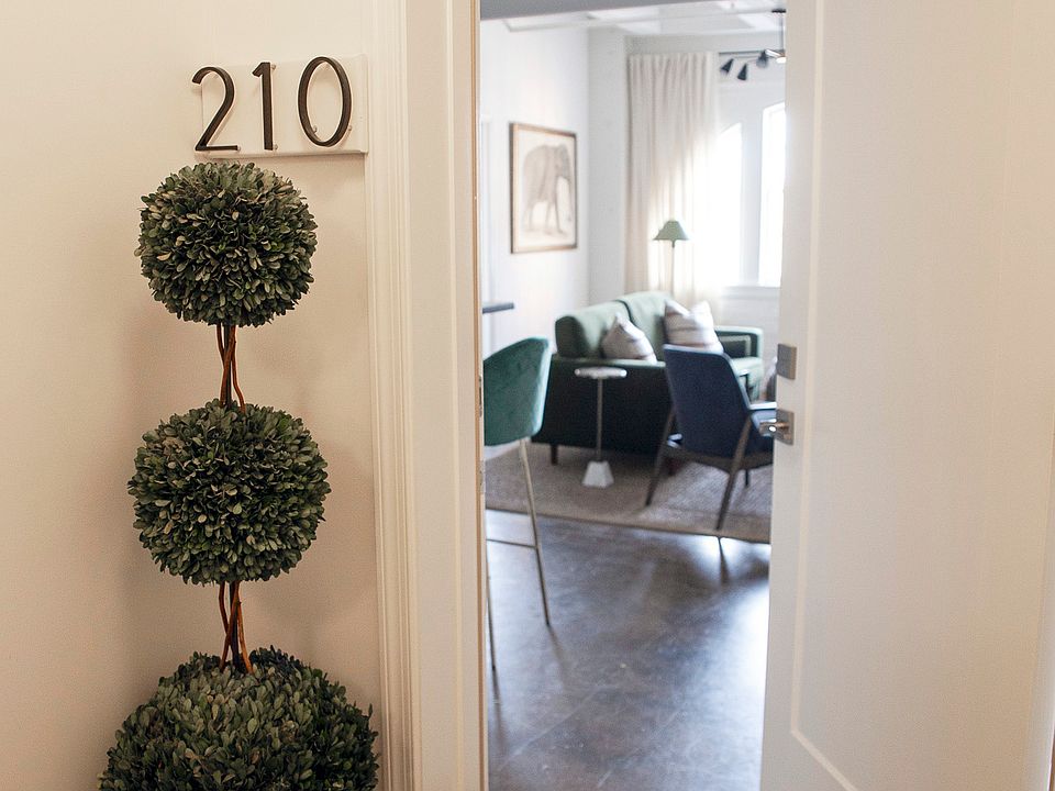 1st image of 305 6th St #210