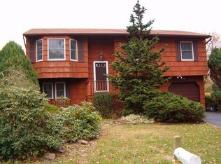 31 Astor Ave, Brookhaven, NY 11719