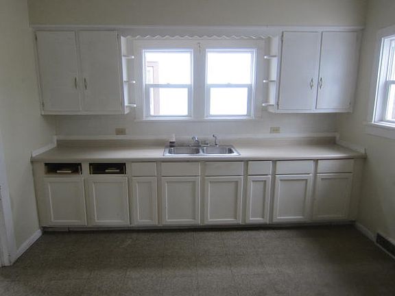 5th image of 729 W Hubbard Ave