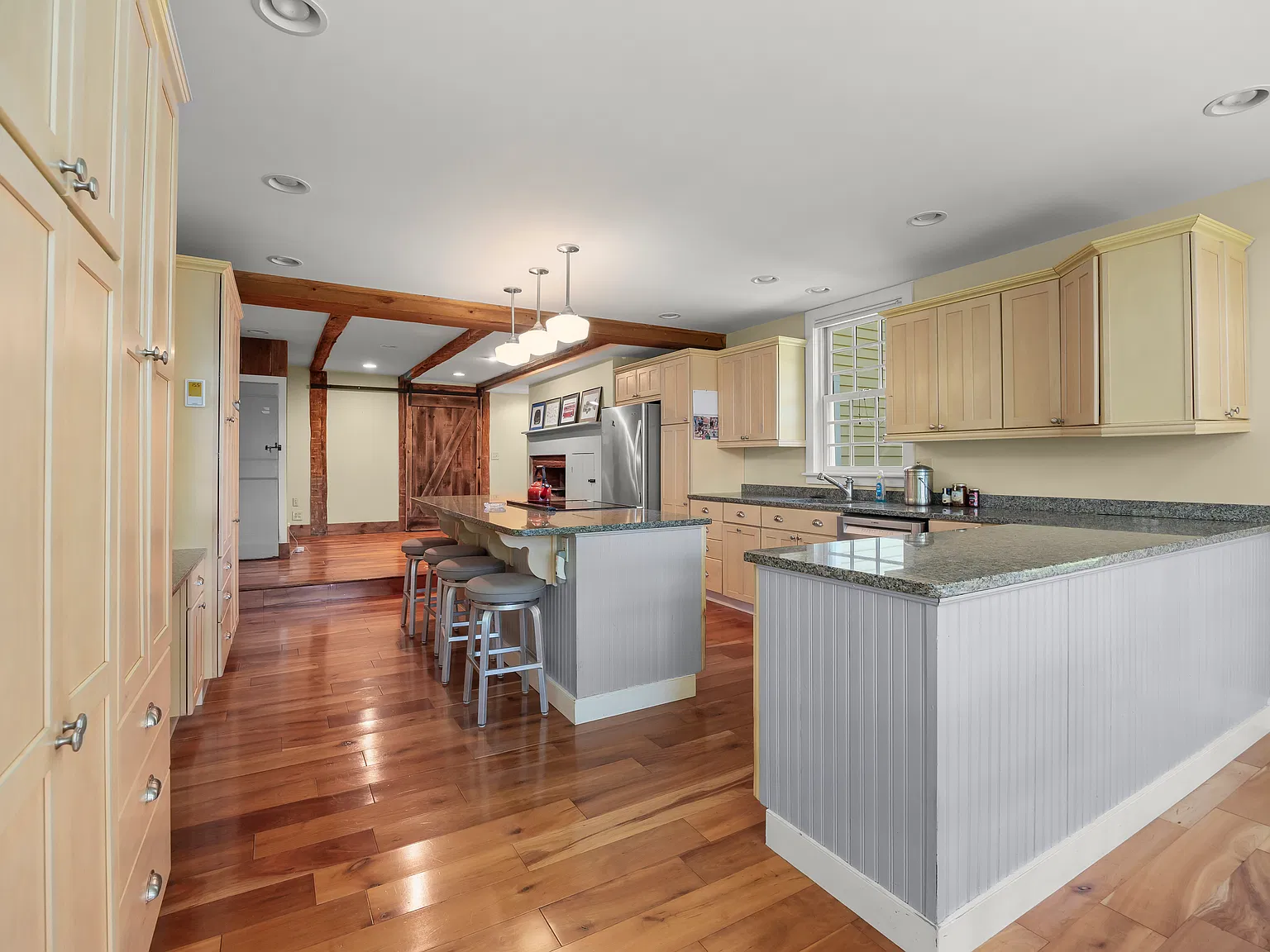 5 bed, 3500 sqft, $3,500 — Photo 4
