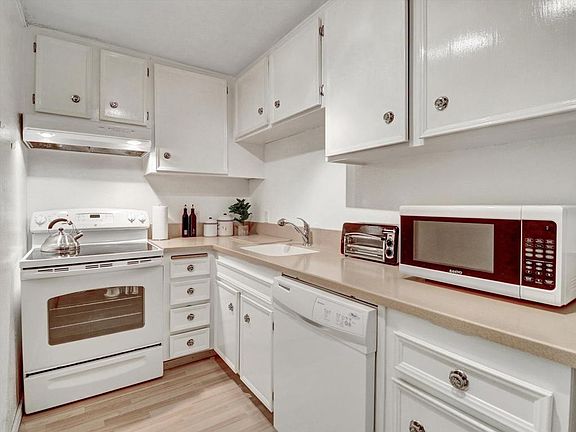 3rd image of 2860 N Los Felices Rd Unit 206