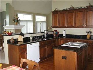 3rd image of 7414 Royal Oakland Dr