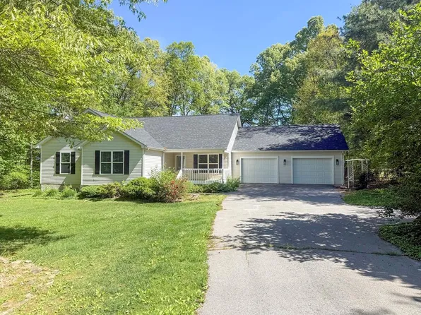 329 Hilltop Dr, Crossville, TN 38555