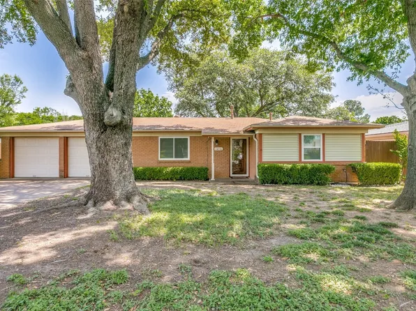 1216 Valentine St, Hurst, TX 76053