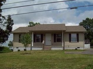 1090 Ironworks Rd, Winchester, KY 40391