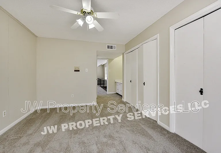 309 Lilac St — Photo 8