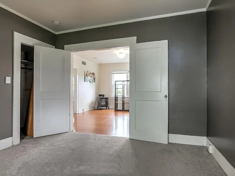 353 SW B Ave — Photo 12