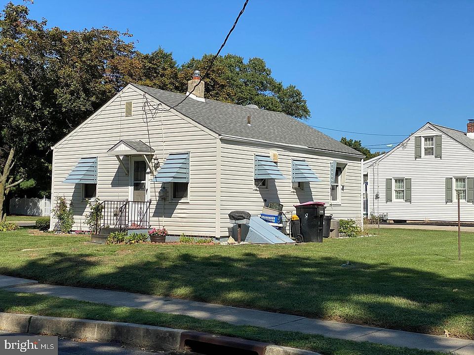 2nd image of 104 E Lake Ave